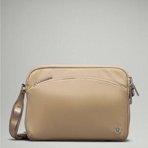 Lululemon City Adventurer Crossbody Bag
2.5L
Color: Trench